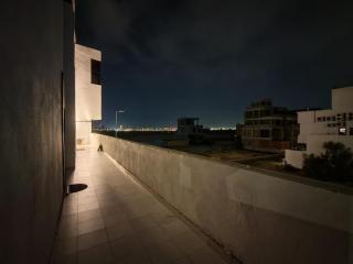 Large studio with sea views and Jeddah Tower, with a beach for swimming - 2