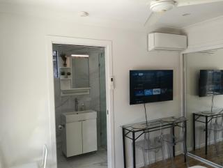 private guest suite at sorrento - 5