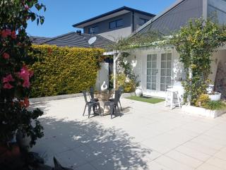 private guest suite at sorrento - 3