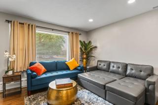 Duplex 2 - Naval Base, Six Flags, Waukegan Greg Petry SportsPark - Sleep 11 - 1