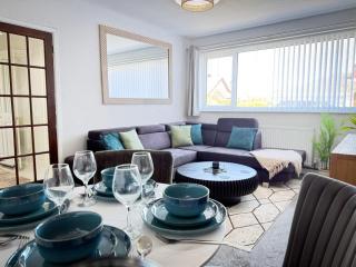 Cosy Southport Bungalow 2 Bedroom with Parking - 8