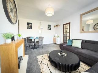 Cosy Southport Bungalow 2 Bedroom with Parking - 1