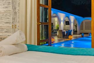 Sky Villa - Luxury Pool Retreat - 8