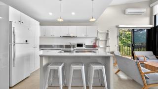 The Hide Away - Scenic Waterfront Escape - 7