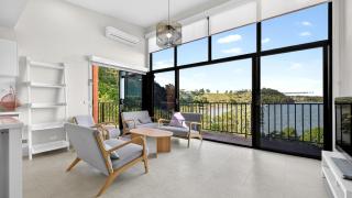 The Hide Away - Scenic Waterfront Escape - 9