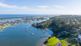 The Hide Away - Scenic Waterfront Escape - 5