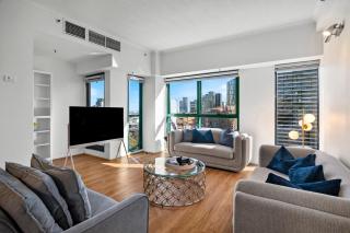 Prime Flinders St Location Spacious 2BR Apartment - 0