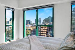 Prime Flinders St Location Spacious 2BR Apartment - 3