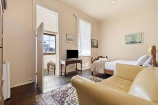 Edinburgh - Spacious Ensuite Family Room - 0