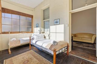 Edinburgh - Spacious Ensuite Family Room - 7