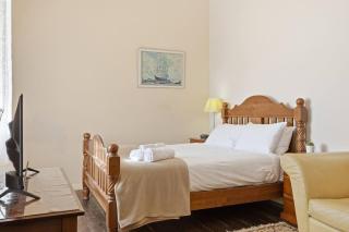 Edinburgh - Spacious Ensuite Family Room - 5