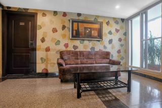 Super Townhouse Divya Palace - 8
