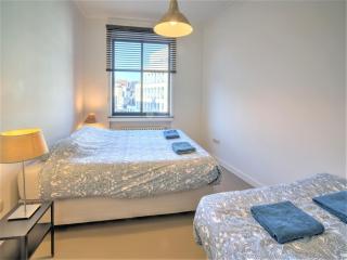 Family Retreat with Balcony in Meir - Anvers - 4
