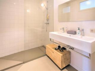 Family Retreat with Balcony in Meir - Anvers - 9