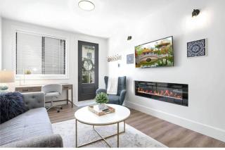 Vino Villa | Luxury Lakeview | 2bd plus King, Quiet Private - 9