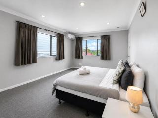 Hillsborough Spacious 3BR with Ensuite -12mins frm Airport - 1