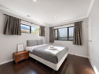 Hillsborough Spacious 3BR with Ensuite -12mins frm Airport - 9