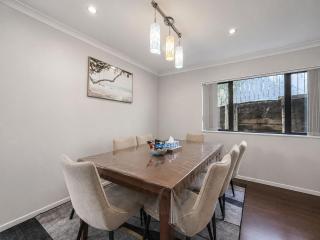 Hillsborough Spacious 3BR with Ensuite -12mins frm Airport - 2