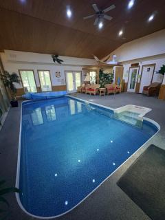 Q Estate Guest Suite heated indoor pool - 9