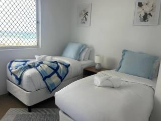 Immaculate Beachfront Views, Pool, Spa, Parking - 7