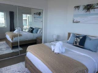 Immaculate Beachfront Views, Pool, Spa, Parking - 6