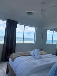 Immaculate Beachfront Views, Pool, Spa, Parking - 3