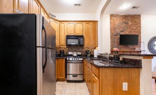 Spacious 1-bedroom retreat in Harlem - 9