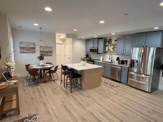 Lower Level Pickle ball Retreat 1600 Sq Ft - 9