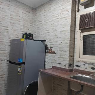 شقه مفروشه ثلاث غرف واتنين حمام مكيفه بالكامل المقطم فشارع تسعه الرئيسي امام مطعم حسني الكبابجي - 8