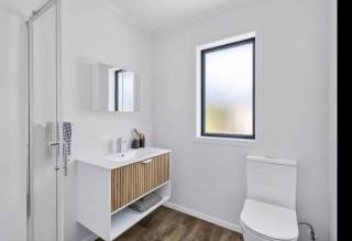 Modern Cambridge Retreat - 3