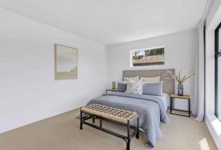 Modern Cambridge Retreat - 1