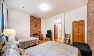 Spacious 1-bedroom retreat in Harlem - 2