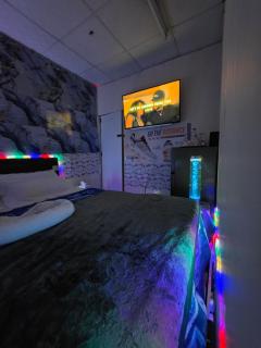 Blue Rest Room - 5