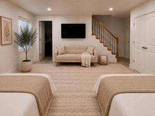 Modern City Getaway Near Downtown Newark & NYC - 2