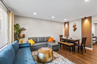 Duplex 2 in Waukegan Naval base & Six Flags Sleep 11 - 0