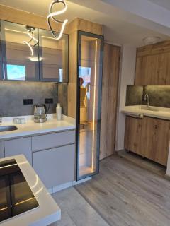 Gold Avenue 96 Airpot - 5