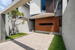 Resvara A11 - Modern 3BR Villa in Ciputra - 5