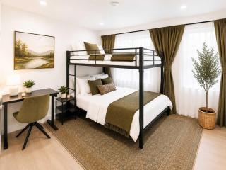 Modern City Getaway Near Downtown Newark & NYC - 1