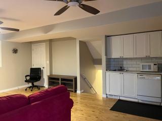 country hill private suite close airport - 2