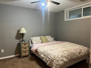 country hill private suite close airport - 0