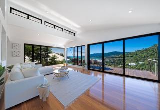 Seaview On Airlie - 9
