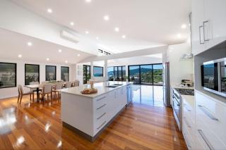 Seaview On Airlie - 6