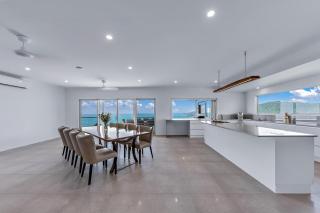 The View - Airlie Beach - 1