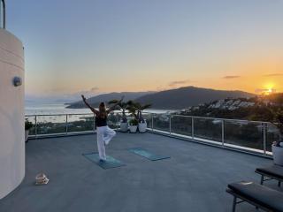 Ocean Dreams On Airlie 2 Bedroom - 2