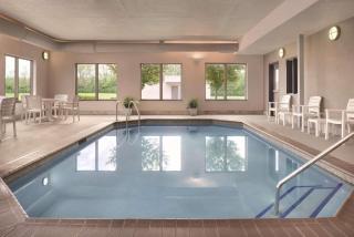 Country Inn & Suites by Radisson, Springfield Southeast - 1