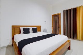 OYO 95373 Giriwardoyo Family Guest House - 1