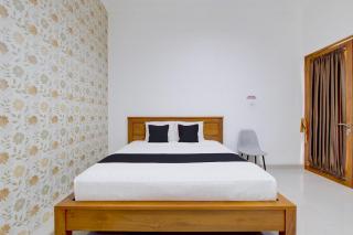 OYO 95373 Giriwardoyo Family Guest House - 5