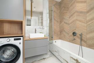 Spacious Apartment with a Balcony Close to the Airport by Noclegi Renters - 7