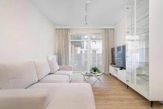 Spacious Apartment with a Balcony Close to the Airport by Noclegi Renters - 6