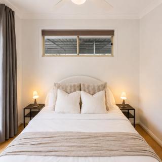 Spacious 3BR Home w Parking in Sunnybank - Relax & Unwind - 2